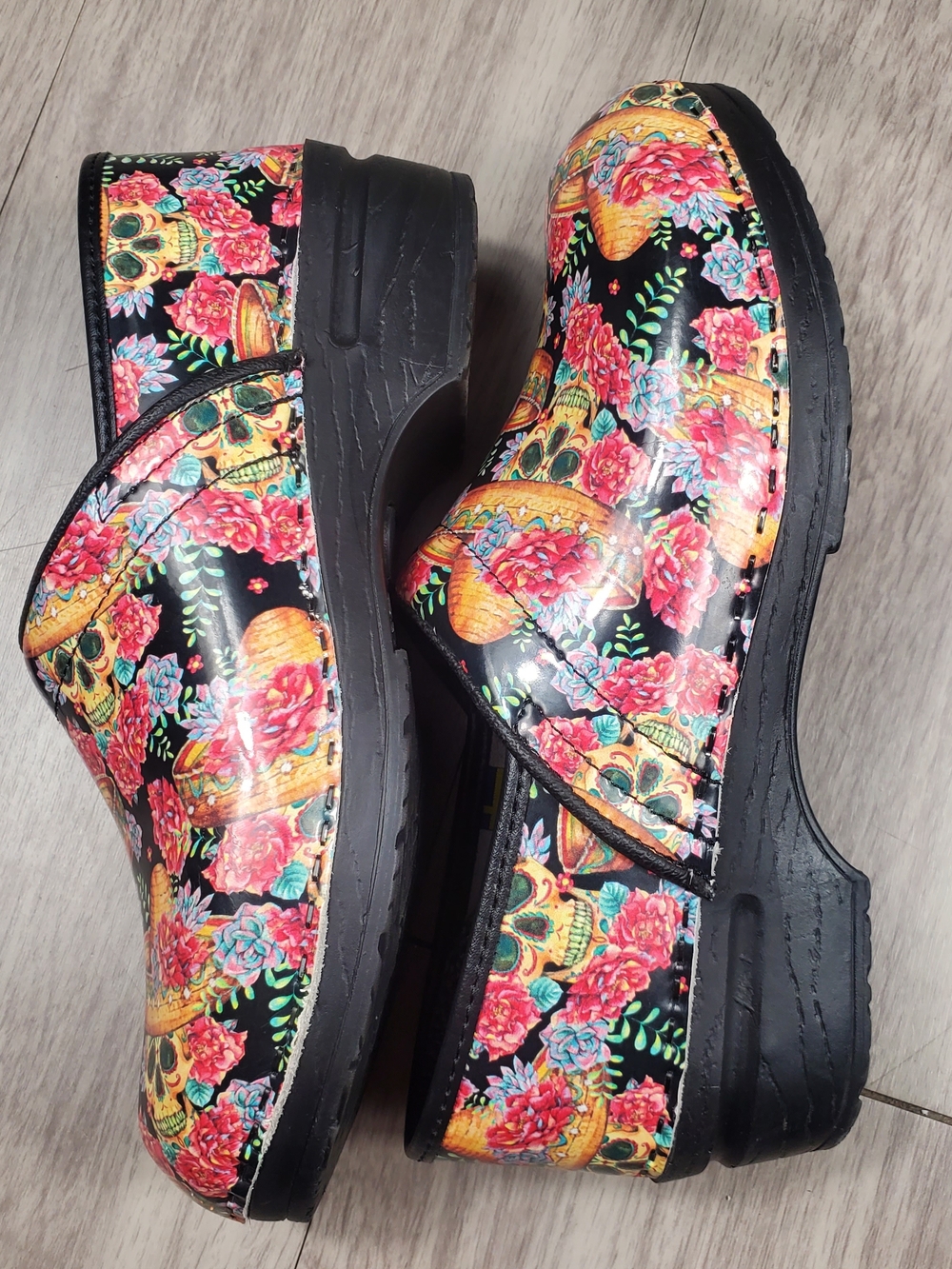Bjork Swedish Comfort Sugar Skull Floral Clogs EU 39/40 Nurse Shoes
